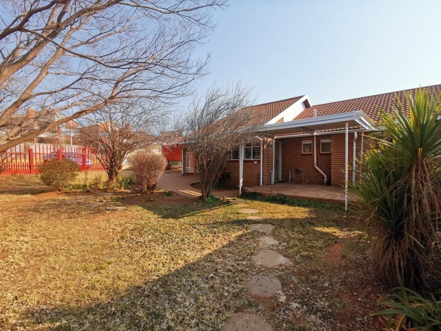 To Let 3 Bedroom Property for Rent in Dassie Rand North West